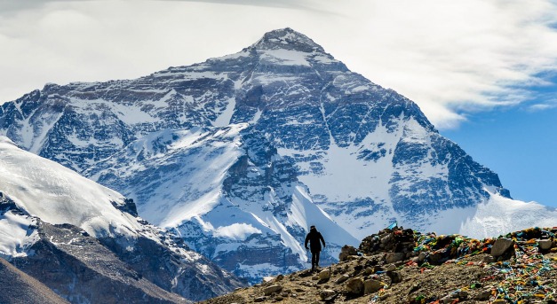 Holttestek kerültek elő a melegedő Mount Everesten